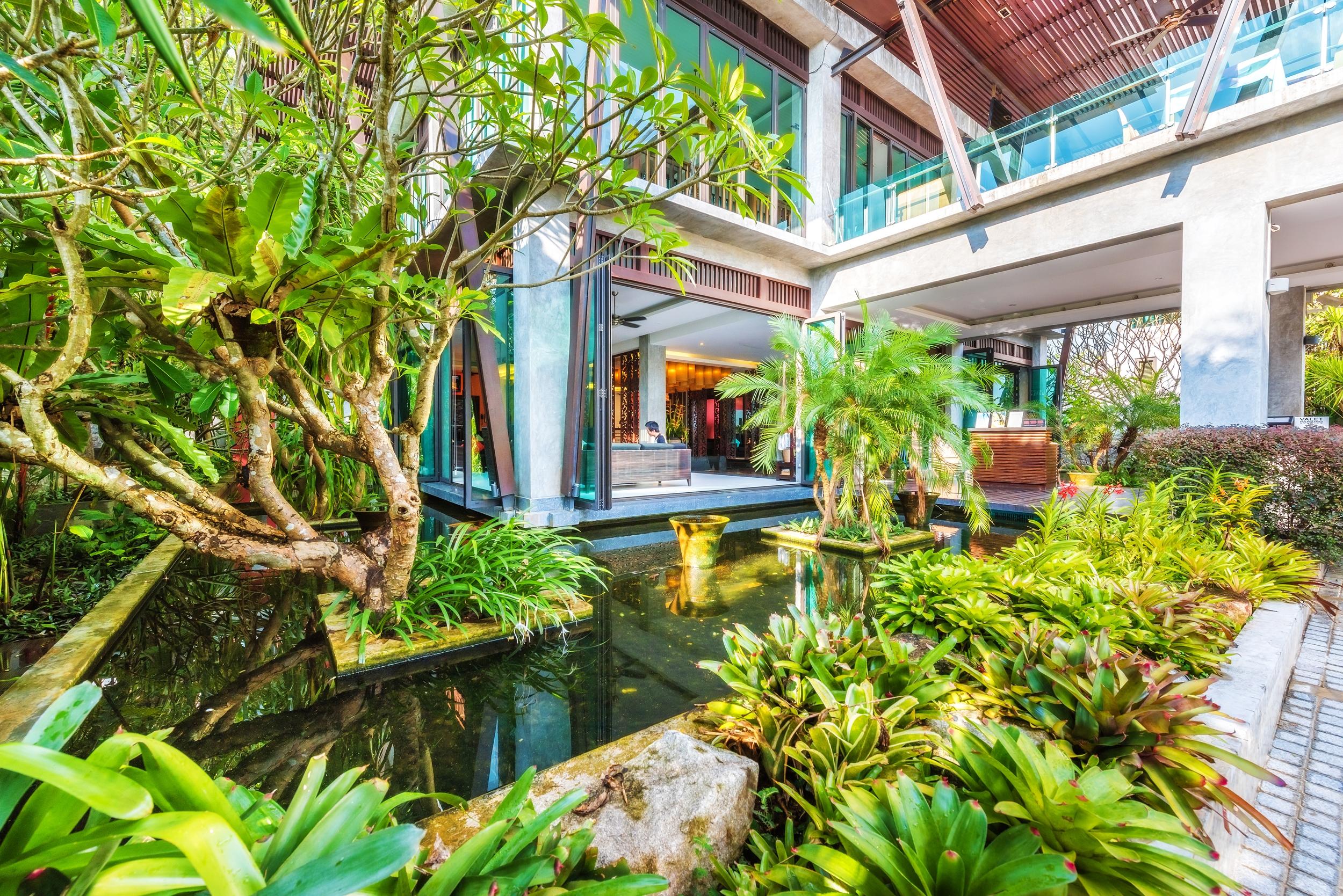 Wyndham Sea Pearl Resort, Phuket Patong Exterior foto The interior of the hotel